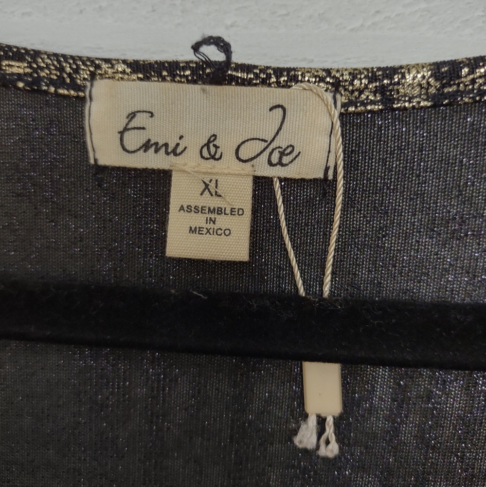 Emi and Joe metallic tank top - Picture 2 of 4